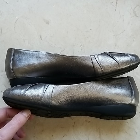 GH BASS & Co. Silver Metallic Genuine Leather Ballet-Style Flats size 6 US - Picture 7 of 11